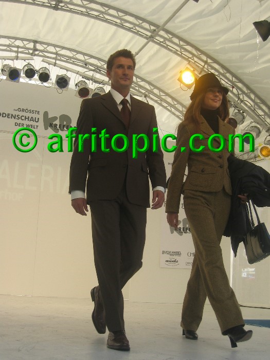 ../Images/Krefeld-Strssenmodenschau-2005 329.jpg